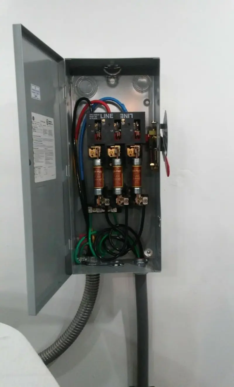 Three-phase disconnect switch installed for Smoke Detector Installation in Scottsbluff